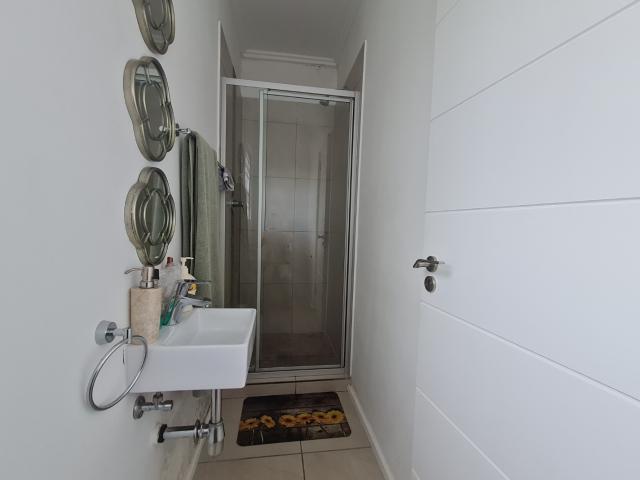 2 Bedroom Apartment / Flat To Rent in Lonehill
