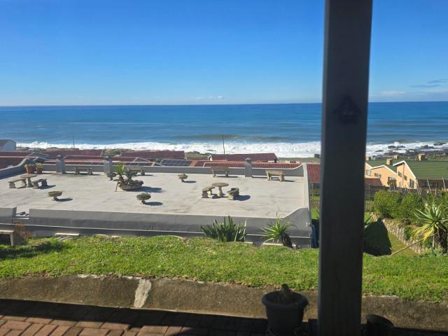 2 Bedroom Apartment / Flat To Rent in Manaba Beach