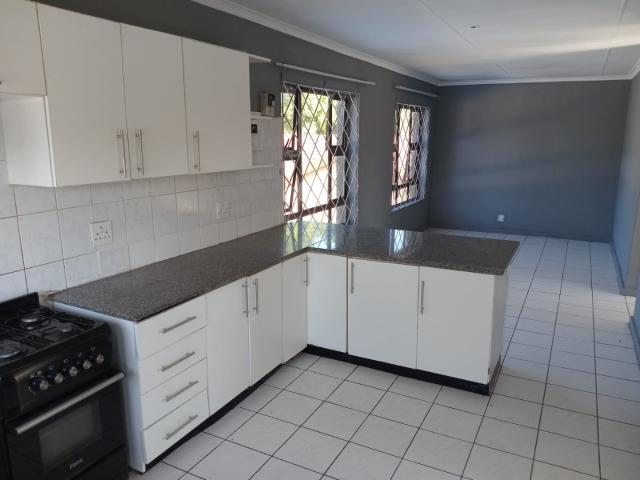 2 Bedroom Apartment / Flat To Rent in Meer En See