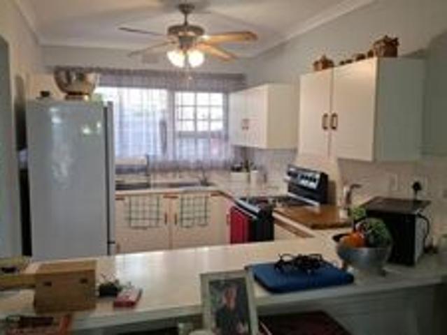 2 Bedroom Apartment / Flat to Rent in Melkbosstrand Central