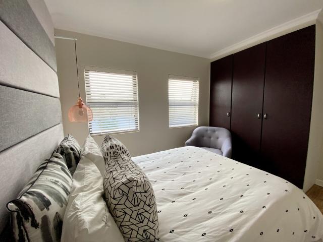 2 Bedroom Apartment / Flat To Rent in Milnerton Central