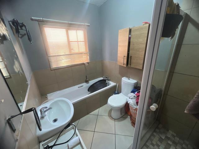 2 Bedroom Apartment / Flat To Rent in Monavoni