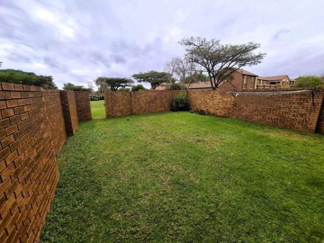2 Bedroom Apartment / Flat to Rent in Mooikloof Ridge