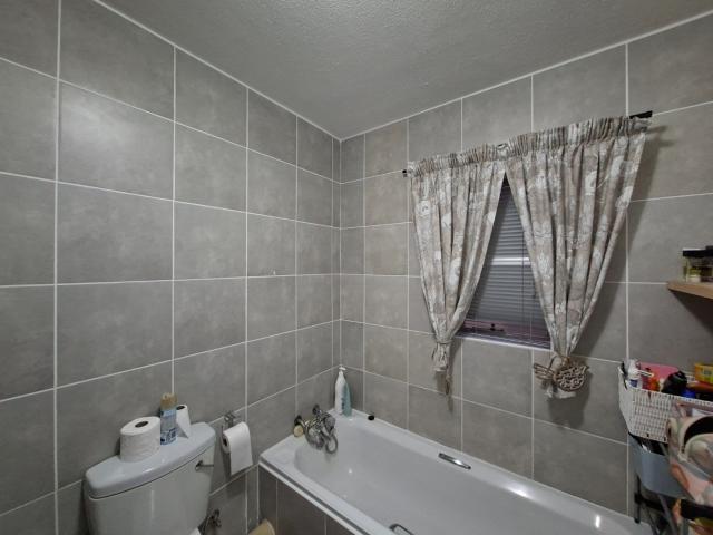 2 Bedroom Apartment / Flat To Rent in Mooikloof Ridge