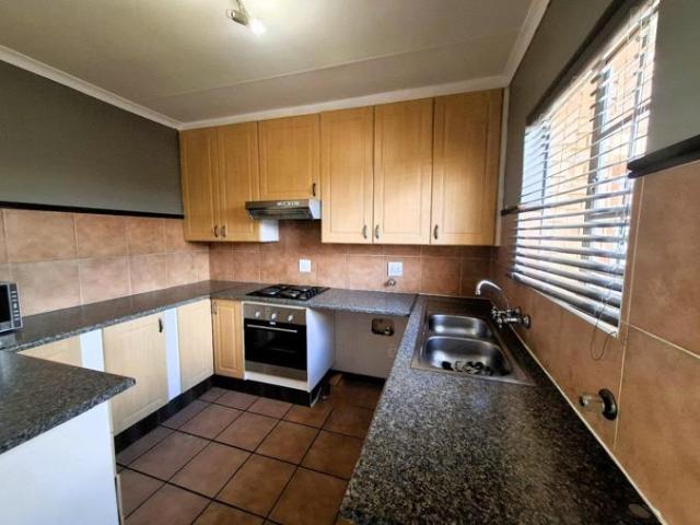2 Bedroom Apartment / Flat to Rent in Mooikloof Ridge