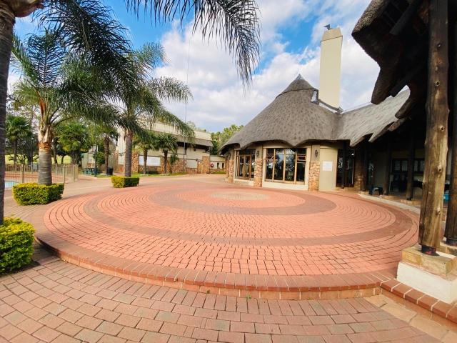 2 Bedroom Apartment / Flat To Rent in Mooikloof Ridge