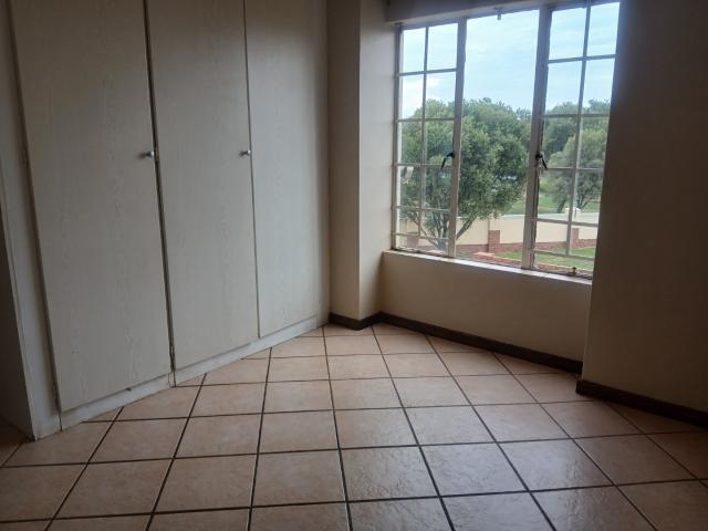 2 Bedroom Apartment / Flat To Rent in Mooikloof Ridge