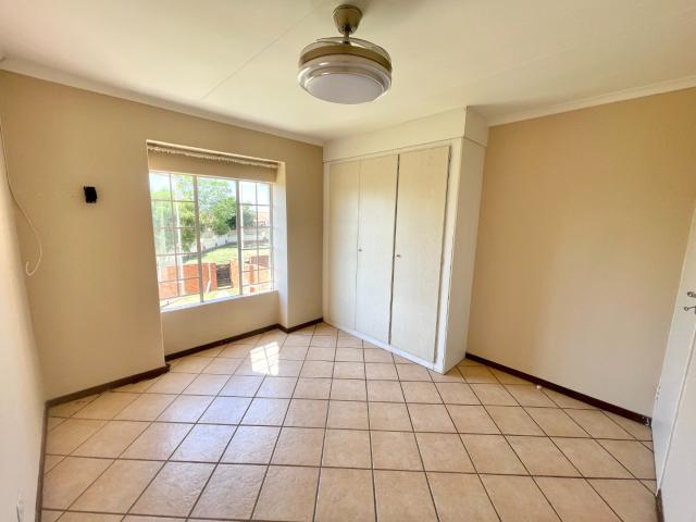 2 Bedroom Apartment / Flat To Rent in Mooikloof Ridge
