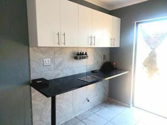 2 Bedroom Apartment / Flat to Rent in Moorreesburg