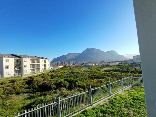 2 Bedroom Apartment / Flat To Rent in Muizenberg