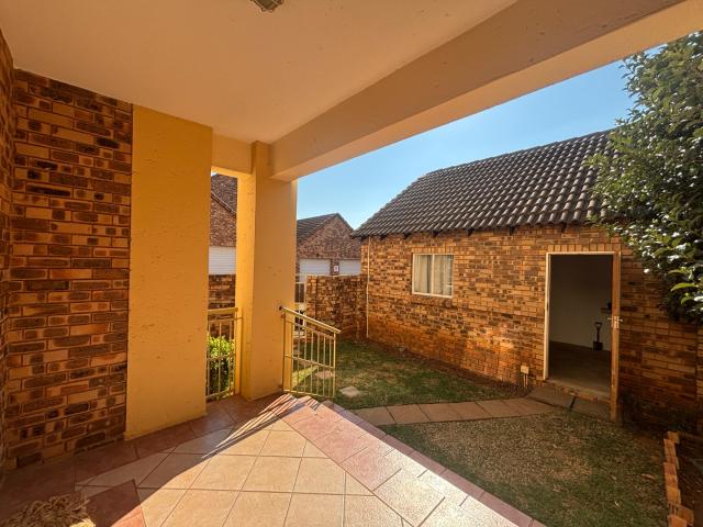 2 Bedroom Apartment / Flat To Rent in Olympus AH