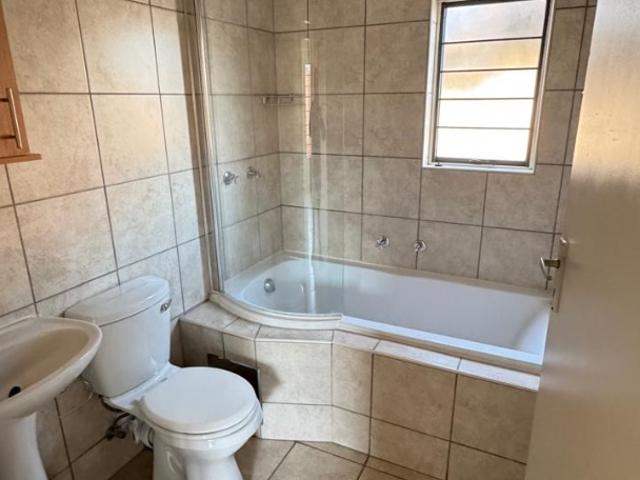 2 Bedroom Apartment / Flat To Rent in Olympus AH