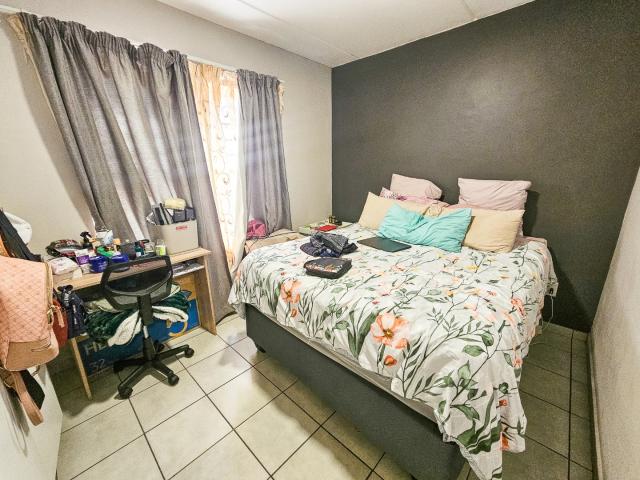 2 Bedroom Apartment / Flat To Rent in Parklands North