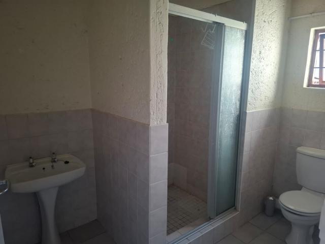 2 Bedroom Apartment / Flat To Rent in Paulshof