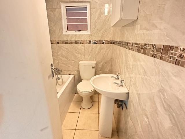 2 Bedroom Apartment / Flat To Rent in Pelican Park