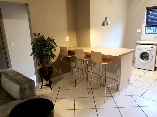2 Bedroom Apartment / Flat To Rent in Pineslopes
