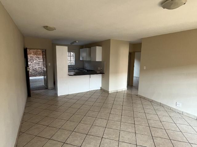 2 Bedroom Apartment / Flat To Rent in Pierre Van Ryneveld