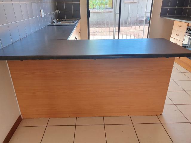 2 Bedroom Apartment / Flat To Rent in Postmasburg