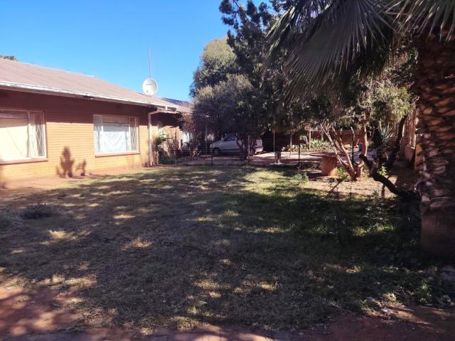 2 Bedroom Apartment / Flat To Rent in Postmasburg