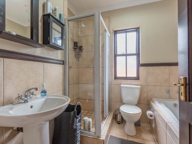 2 Bedroom Apartment / Flat To Rent in Plantations Estate