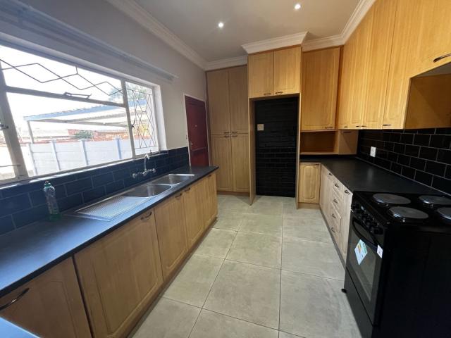 2 Bedroom Apartment / Flat To Rent in Rhodesdene