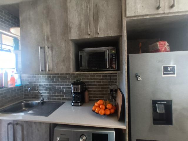 2 Bedroom Apartment / Flat To Rent in Roodepoort West