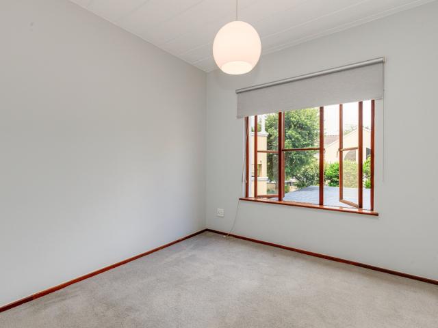 2 Bedroom Apartment / Flat To Rent in Saxonwold