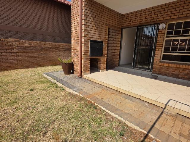 2 Bedroom Apartment / Flat To Rent in Silver Lakes