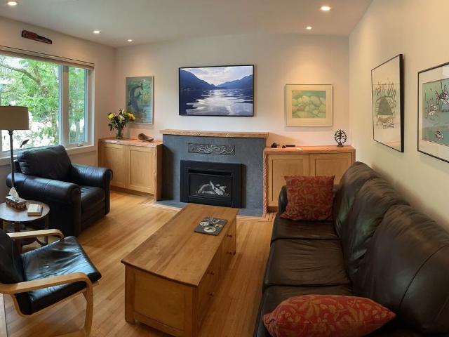 2 Bedroom Apartment for Rent at 1906 Banbury Rd, North Vancouver, BC V7G 1W5 Deep Cove