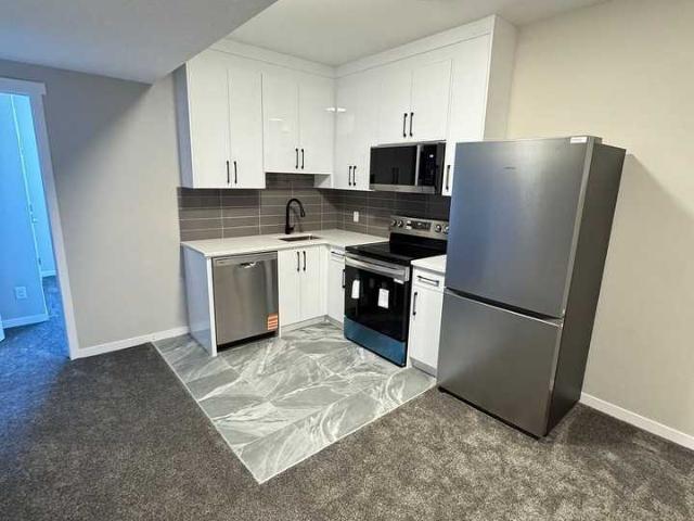 2 Bedroom Apartment for Rent at 1062 Sawgrass Link Nw, Airdrie, AB T4B 5V5 The Village