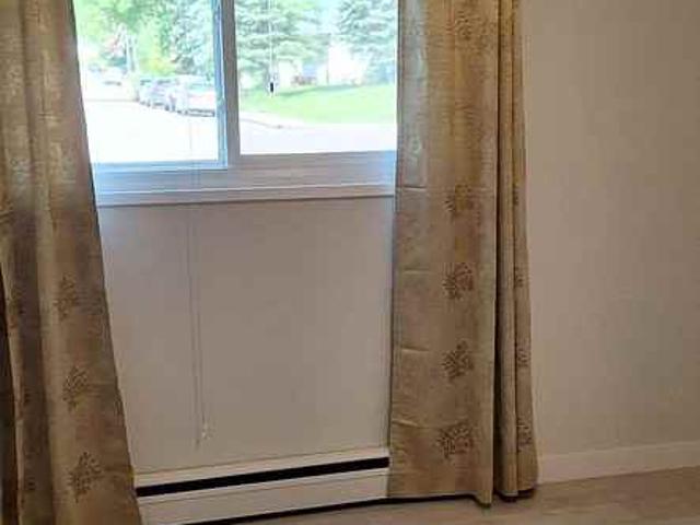 2 Bedroom Apartment for Rent at 2020 Cherokee Pl Nw, Calgary, AB T2L 0X3 Charleswood