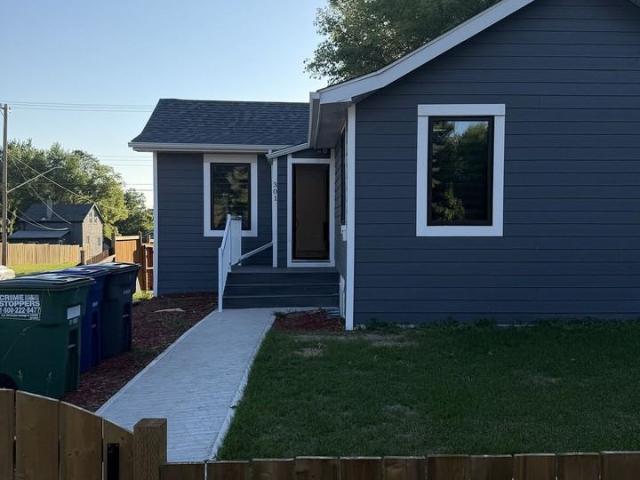2 Bedroom Apartment for Rent at 301 Avenue J N, Saskatoon, SK S7L 2K1 Westmont