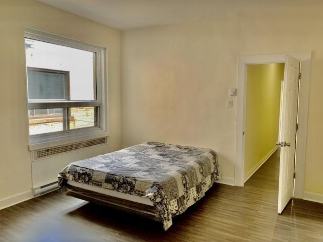 2 Bedroom Apartment for Rent at 4970 Chemin Queen Mary, Montréal, QC H3W 1X2 Snowdon