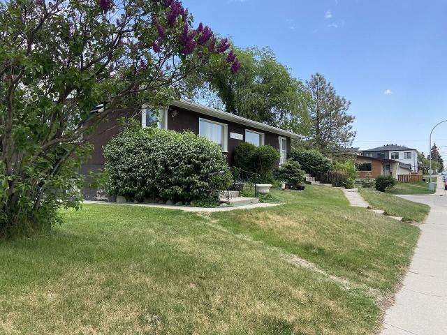 2 Bedroom Apartment for Rent at 4304 33 Ave Sw, Calgary, AB T3E 0Y2 Glenbrook