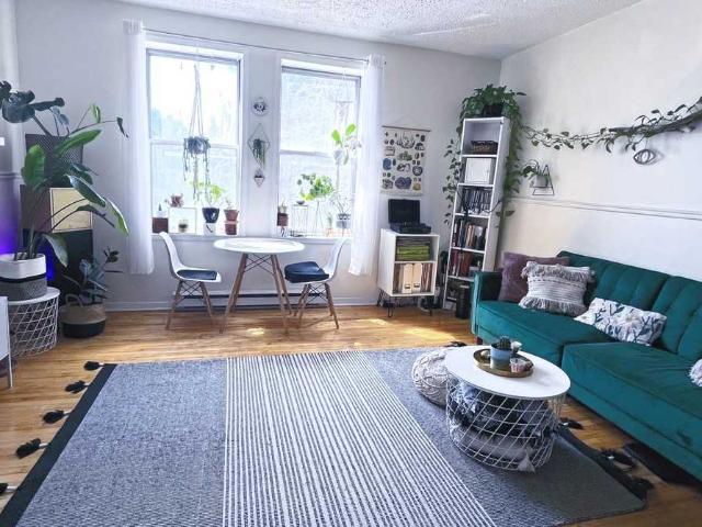 2 Bedroom Apartment for Rent at 5870 Rue Sherbrooke Ouest #3, Montréal, QC H4A 1X5 Haut Lachine