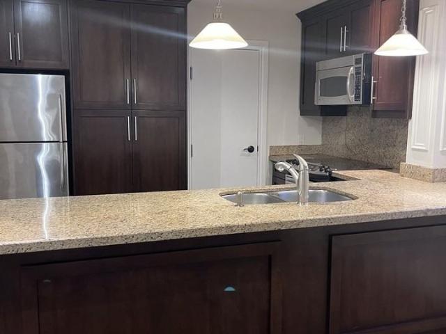 2 Bedroom Apartment for Rent at 65 Burnaby Blvd, Toronto, ON M5N 1G3 Allenby