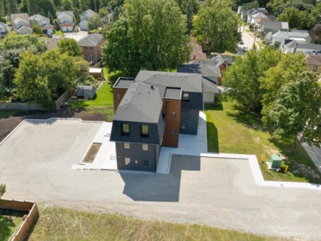2 Bedroom Apartment for Rent at 674 Gorham St, Newmarket, ON L3Y 1L4 Leslie Valley
