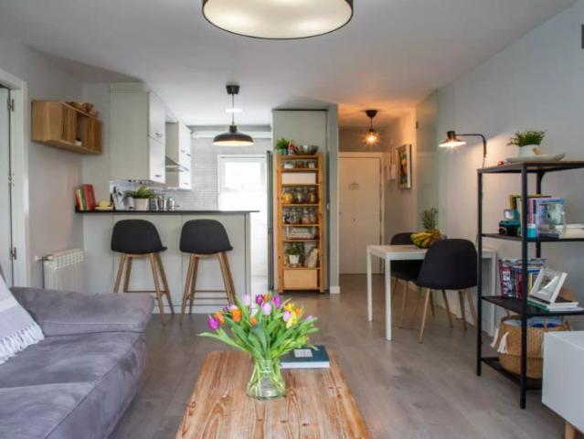 2 bedroom apartment for rent in Media Legua, professionals only