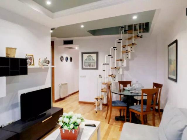 2 bedroom apartment for rent in Adelfas, bills included