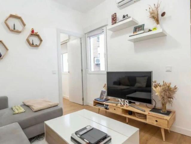 2 bedroom apartment for rent in Almagro