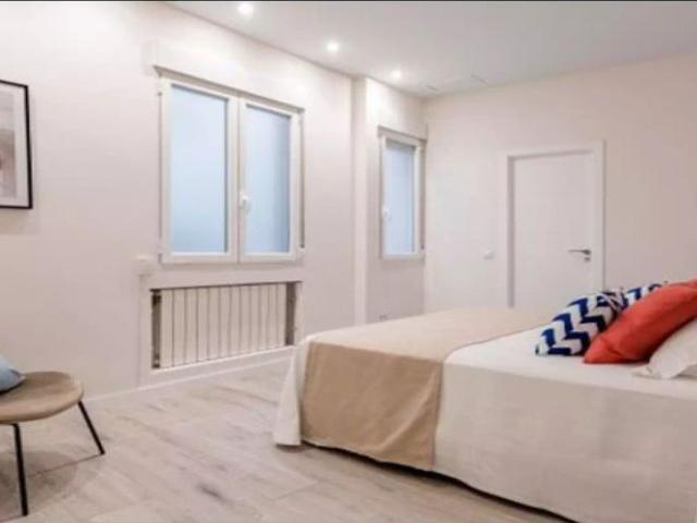 2 bedroom apartment for rent in Almagro, bills included