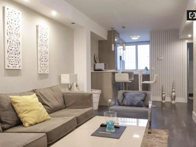 2 bedroom apartment for rent in Berruguete, bills included
