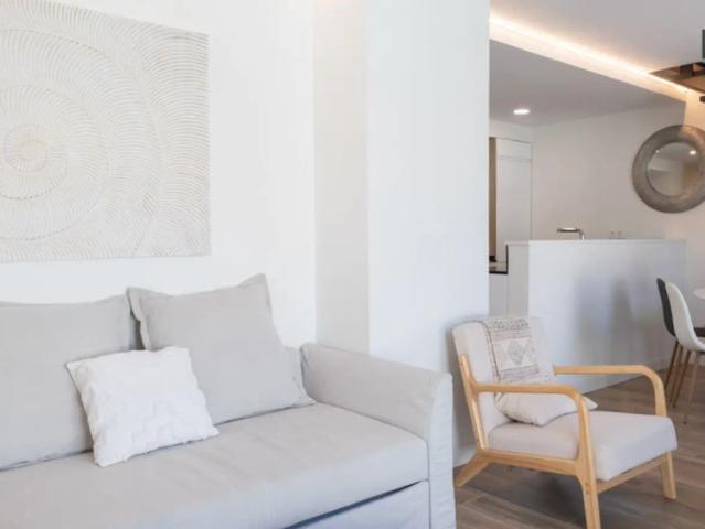 2 bedroom apartment for rent in Cuatro Caminos