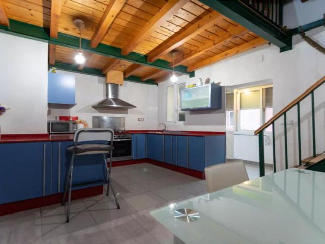 2 bedroom apartment for rent in Cabanyal Canyamelar, bills included, only postgraduate students