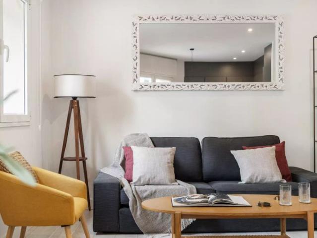 2 bedroom apartment for rent in Castellana, bills included