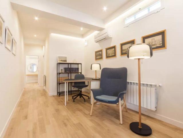 2 bedroom apartment for rent in Cortes, professionals allowed