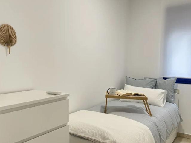 2 bedroom apartment for rent in Delicias, perfect for professionals and students