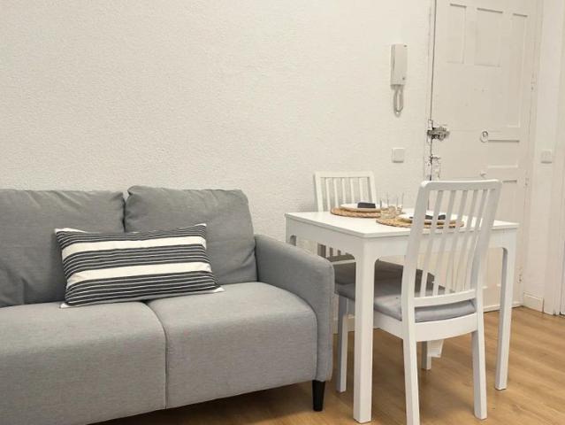 2 bedroom apartment for rent in Delicias, perfect for professionals or students