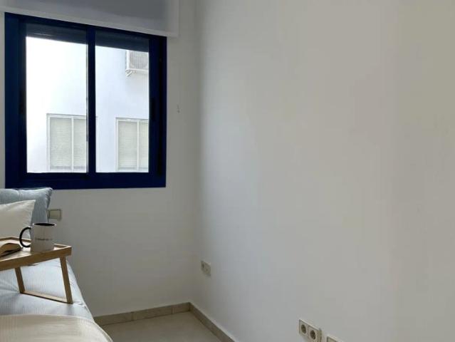 2 bedroom apartment for rent in Delicias, professionals only