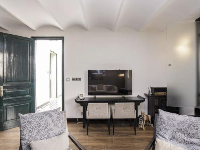 2 bedroom apartment for rent in El Gòtic, bills included
